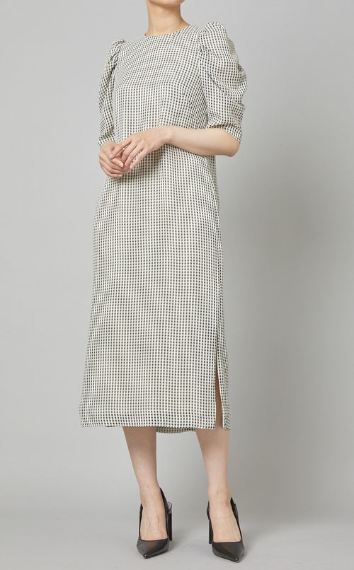 パフショルダーワンピース