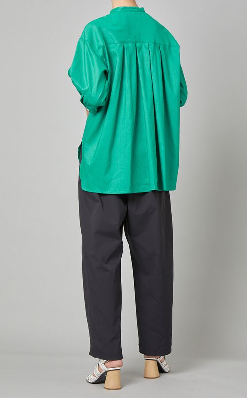 リネン混バックタックシャツ