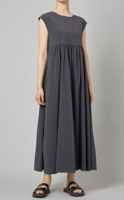 ギャザーフレアロングワンピース