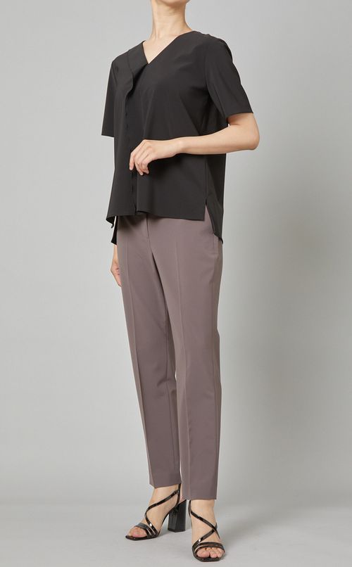 サイドスリットクレープブラウス