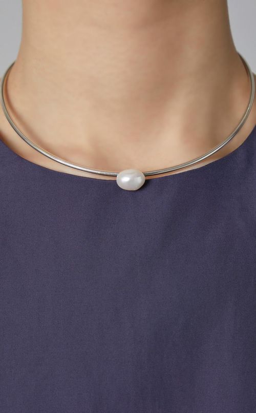 パールチャーム付チョーカー