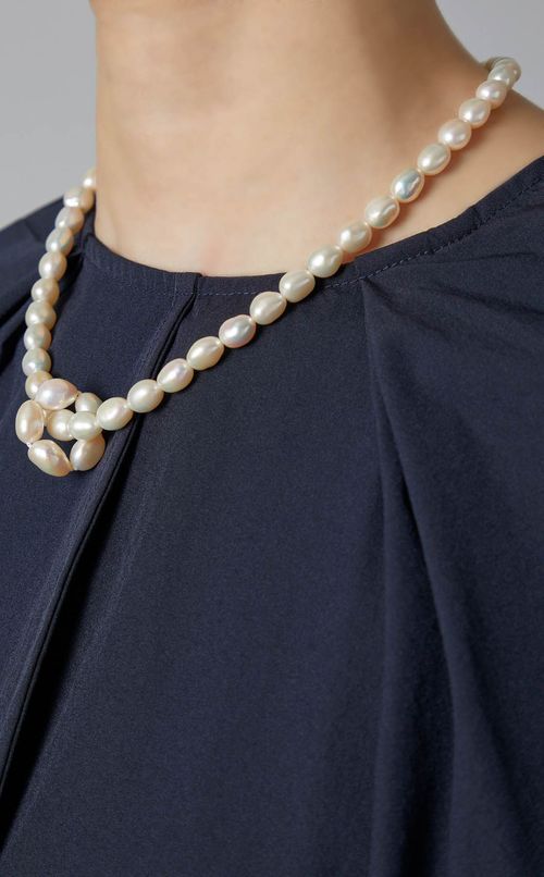 フラワーパールネックレス