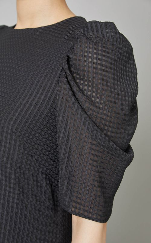 パフショルダーワンピース