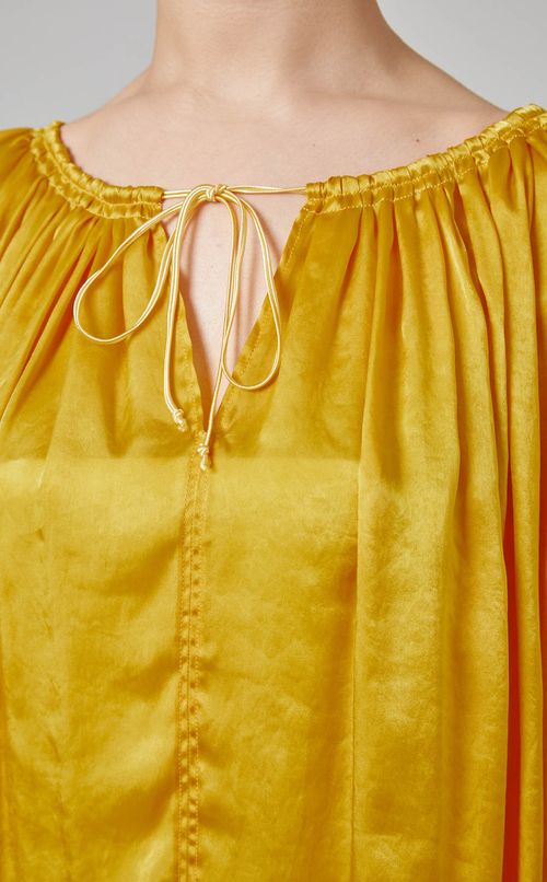 ラウンドネックスモックブラウス