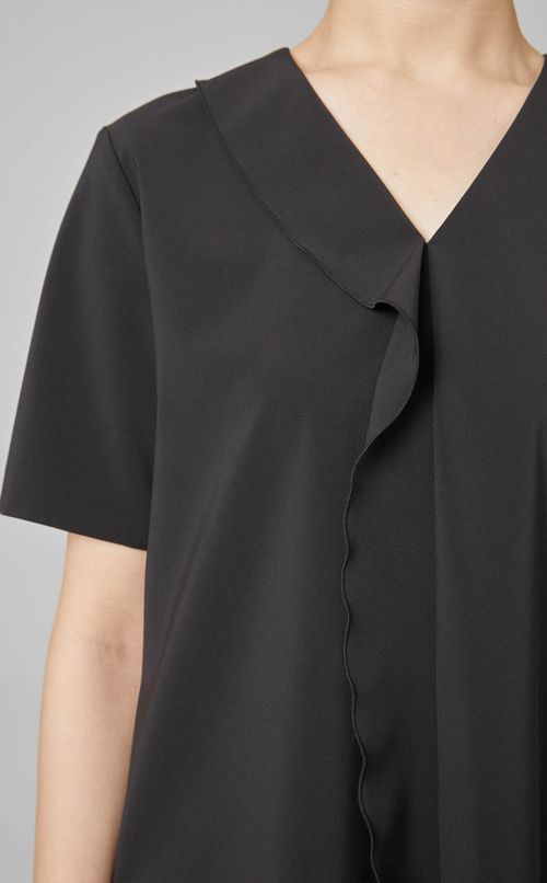 サイドスリットクレープブラウス