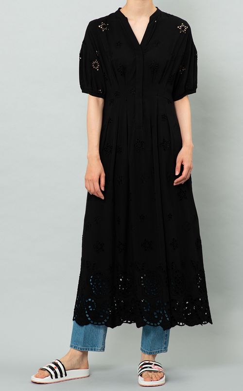 エンブロイダリーカットワンピース