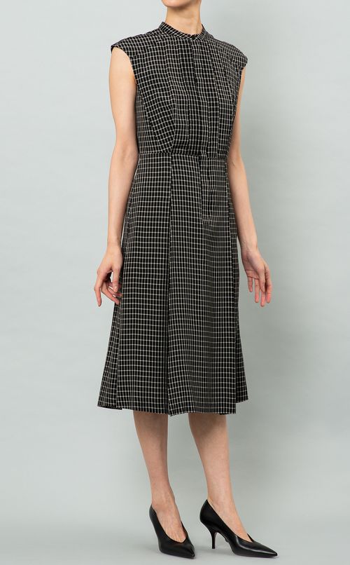 ピンタックスタンドカラーワンピース