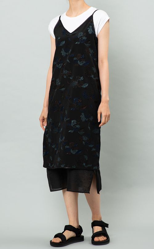 フラワー刺繍キャミソールワンピース