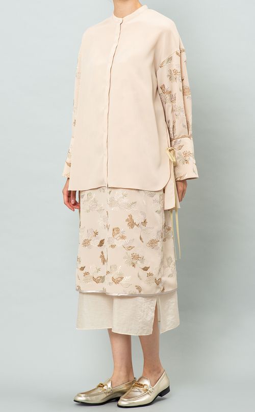 フラワー刺繍スリーブブラウス