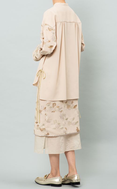 フラワー刺繍スリーブブラウス