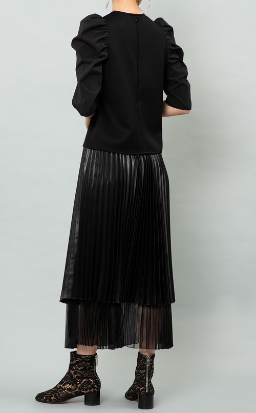 クルーネックギャザースリーブブラウス