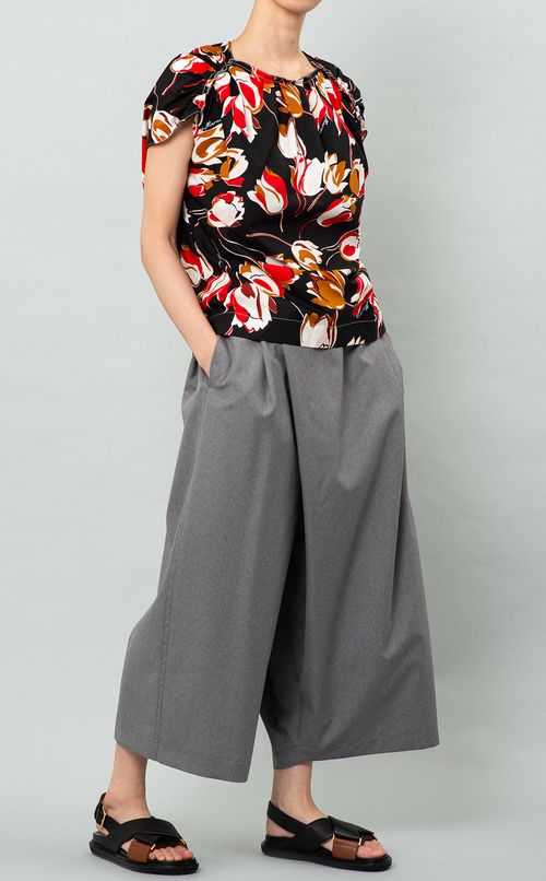 フロントギャザーフラワープリントブラウス