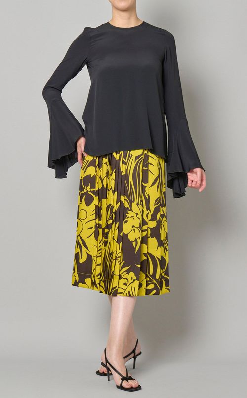 ラッフルスリーブプルオーバーブラウス