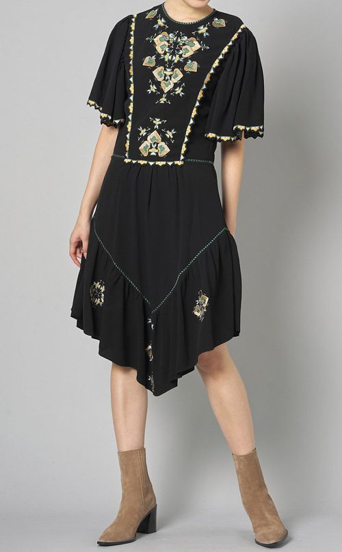 エンブロイダリーフレアスリーブワンピース