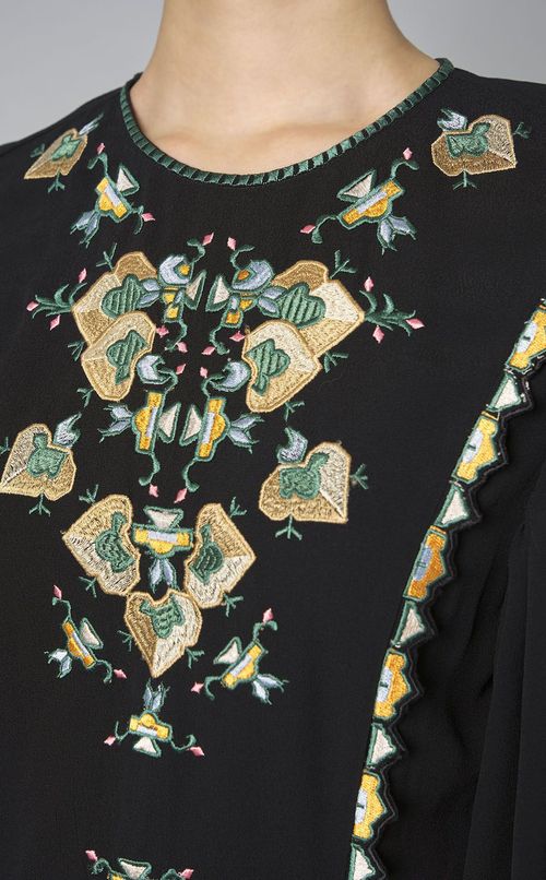 エンブロイダリーフレアスリーブワンピース