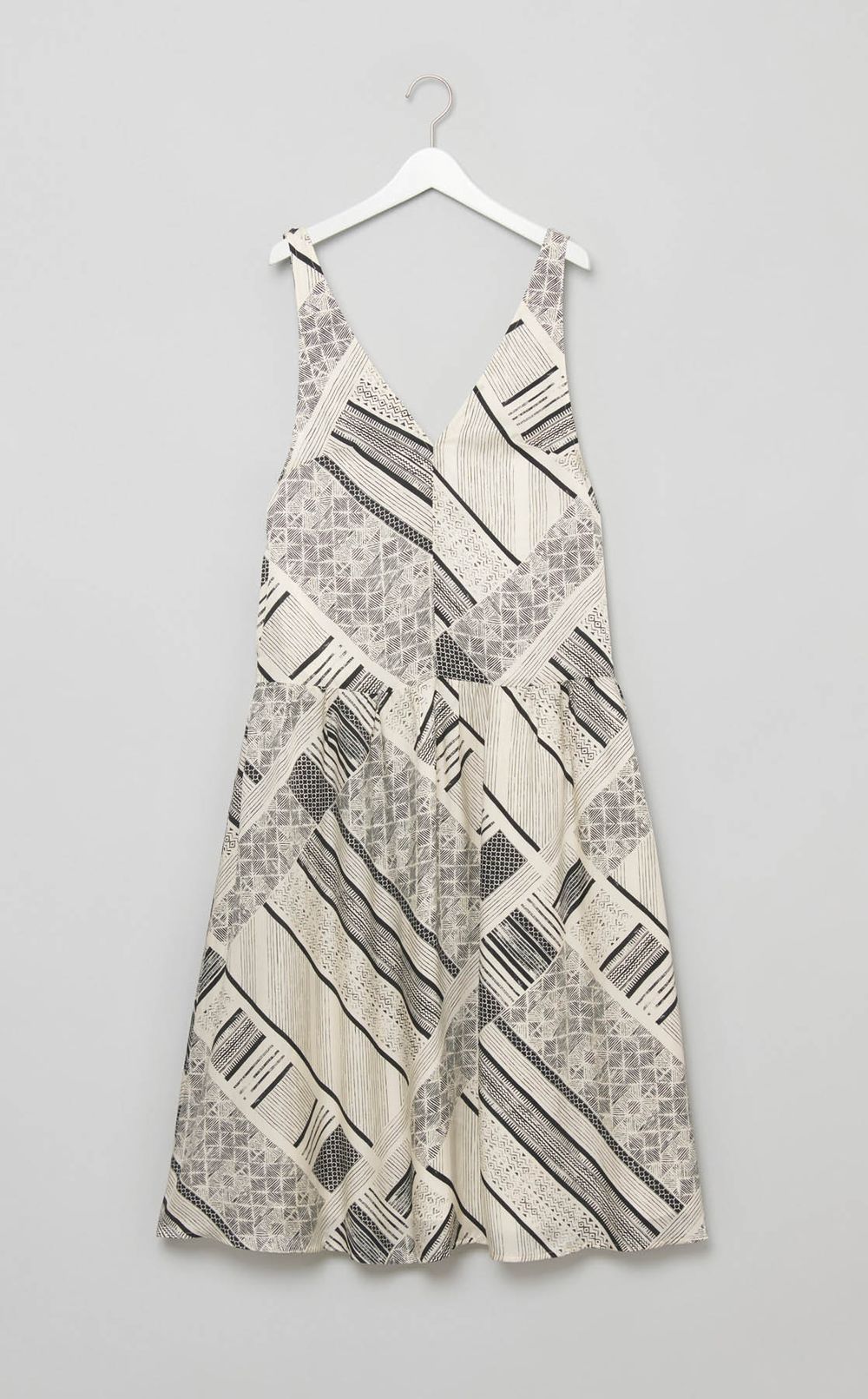 トライバル柄ジャンパースカート