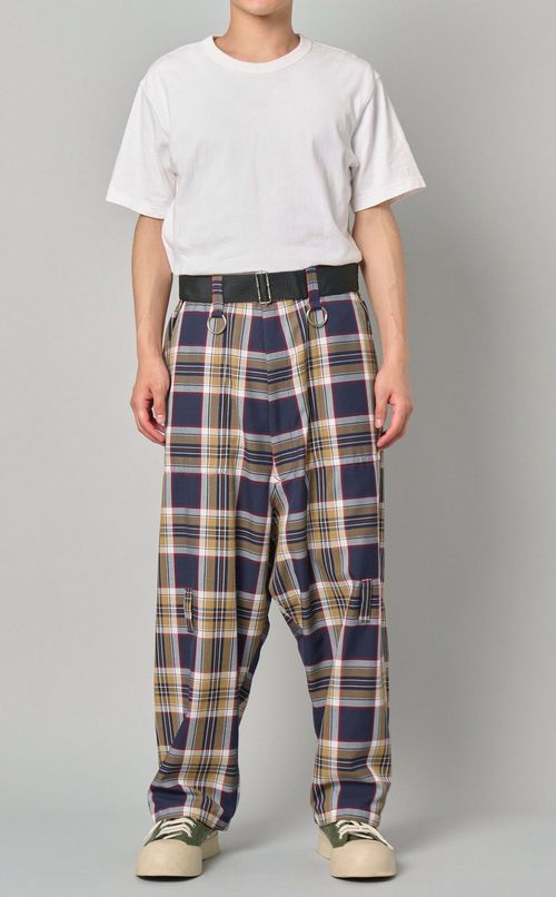 ルーズフィットボンテージパンツ