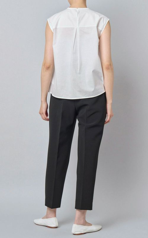 エンブロイダリースリーブレスブラウス