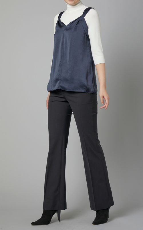 クラッシュサテンスリーブレスブラウス