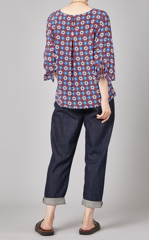 フレアスリーブプリントブラウス