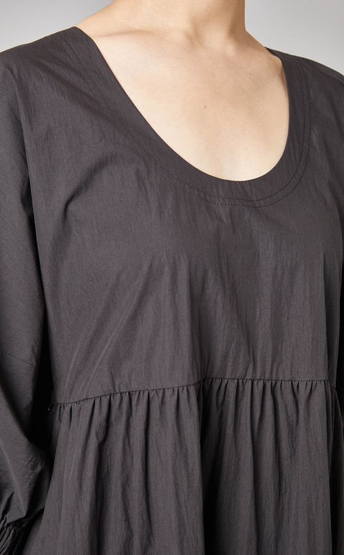 Uネックティアードワンピース