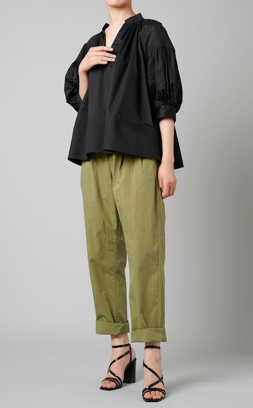 Vネックシャーリングブラウス