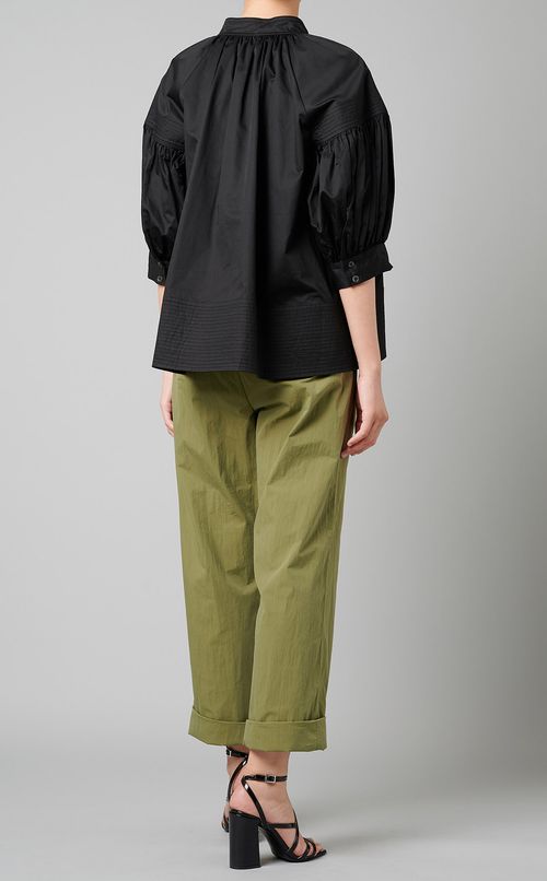 Vネックシャーリングブラウス