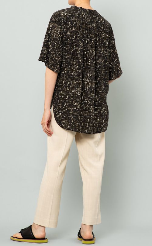 クリースラインクロップドパンツ