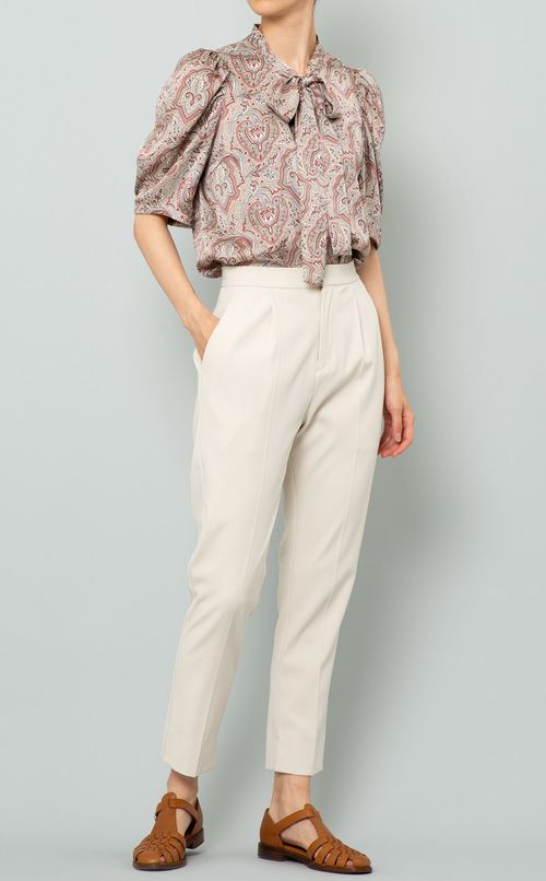 タックテーパードパンツ