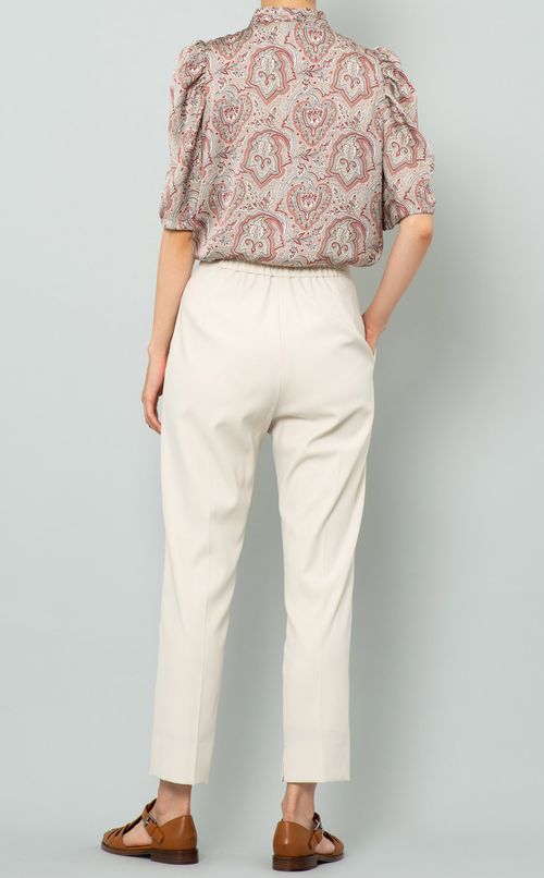 タックテーパードパンツ