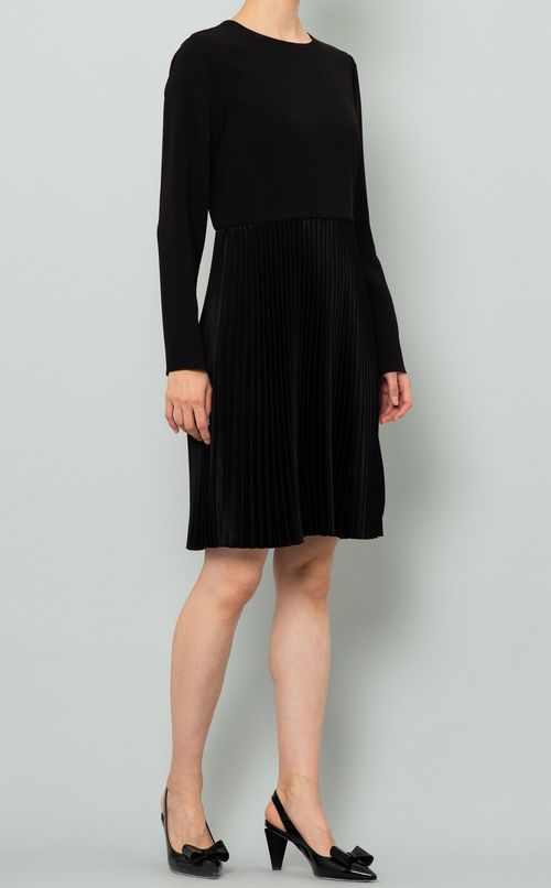 プリーツ切替Uネックワンピース