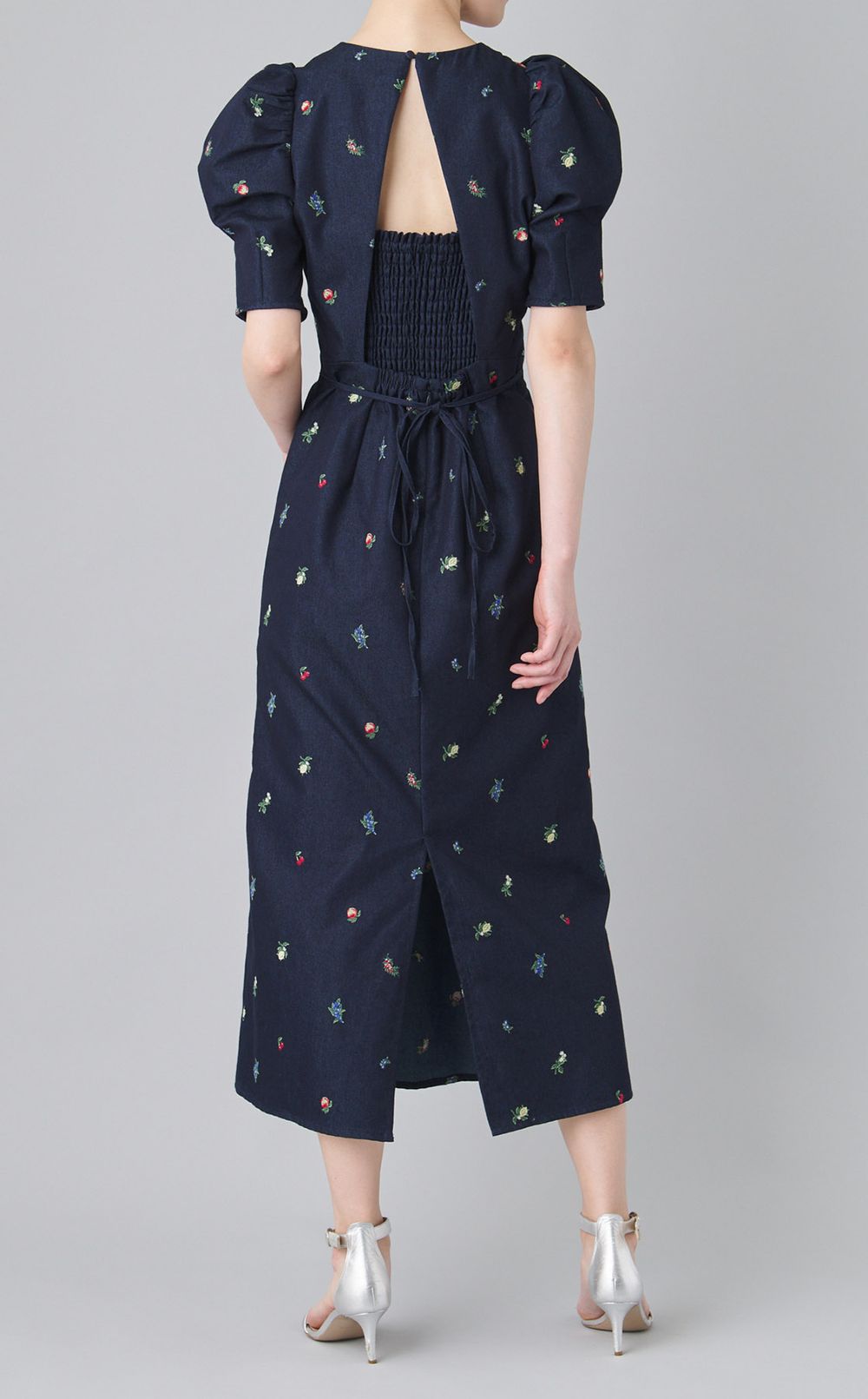 エンブロイダリーパフスリーブドレス