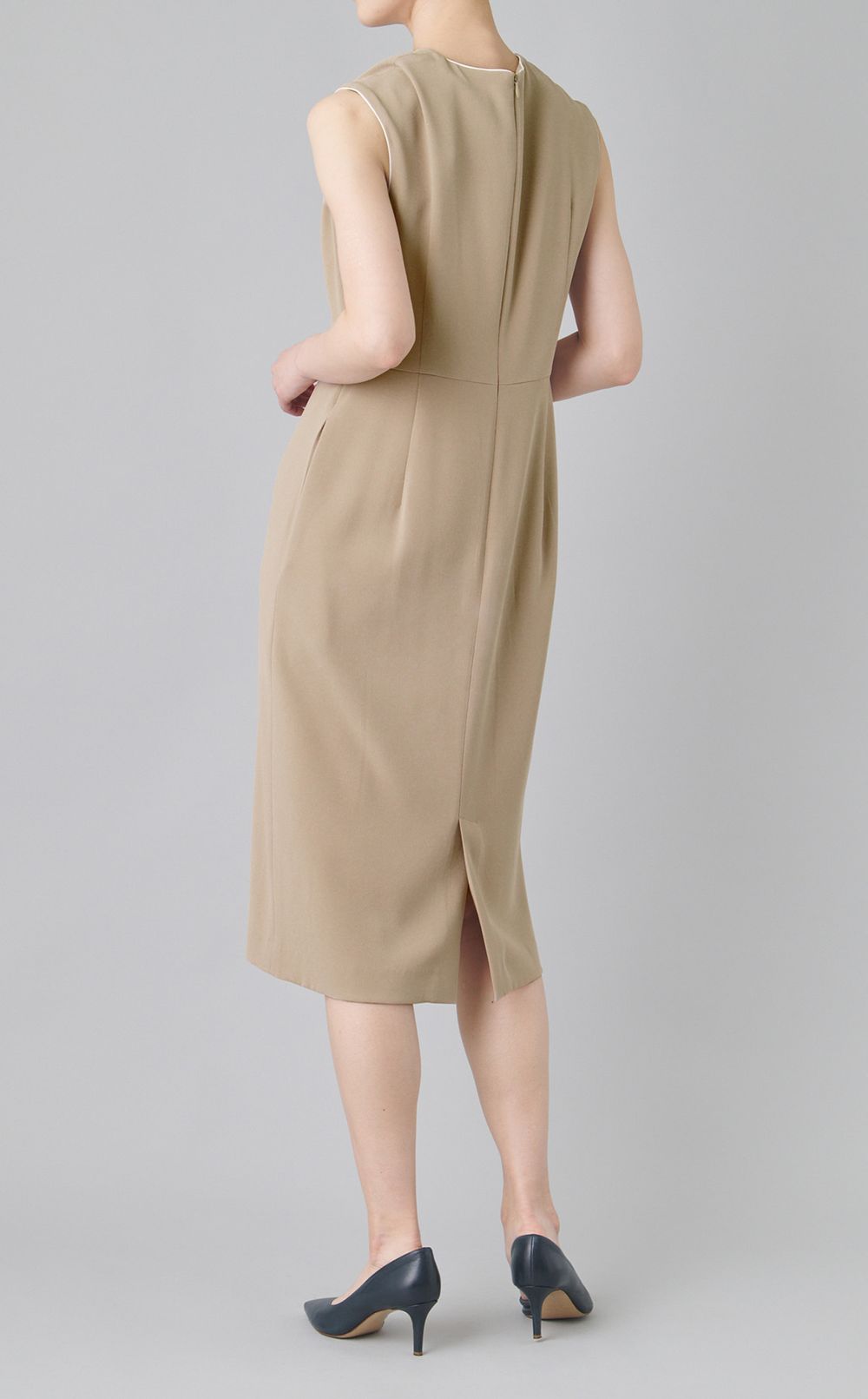クルーネックノースリーブワンピース