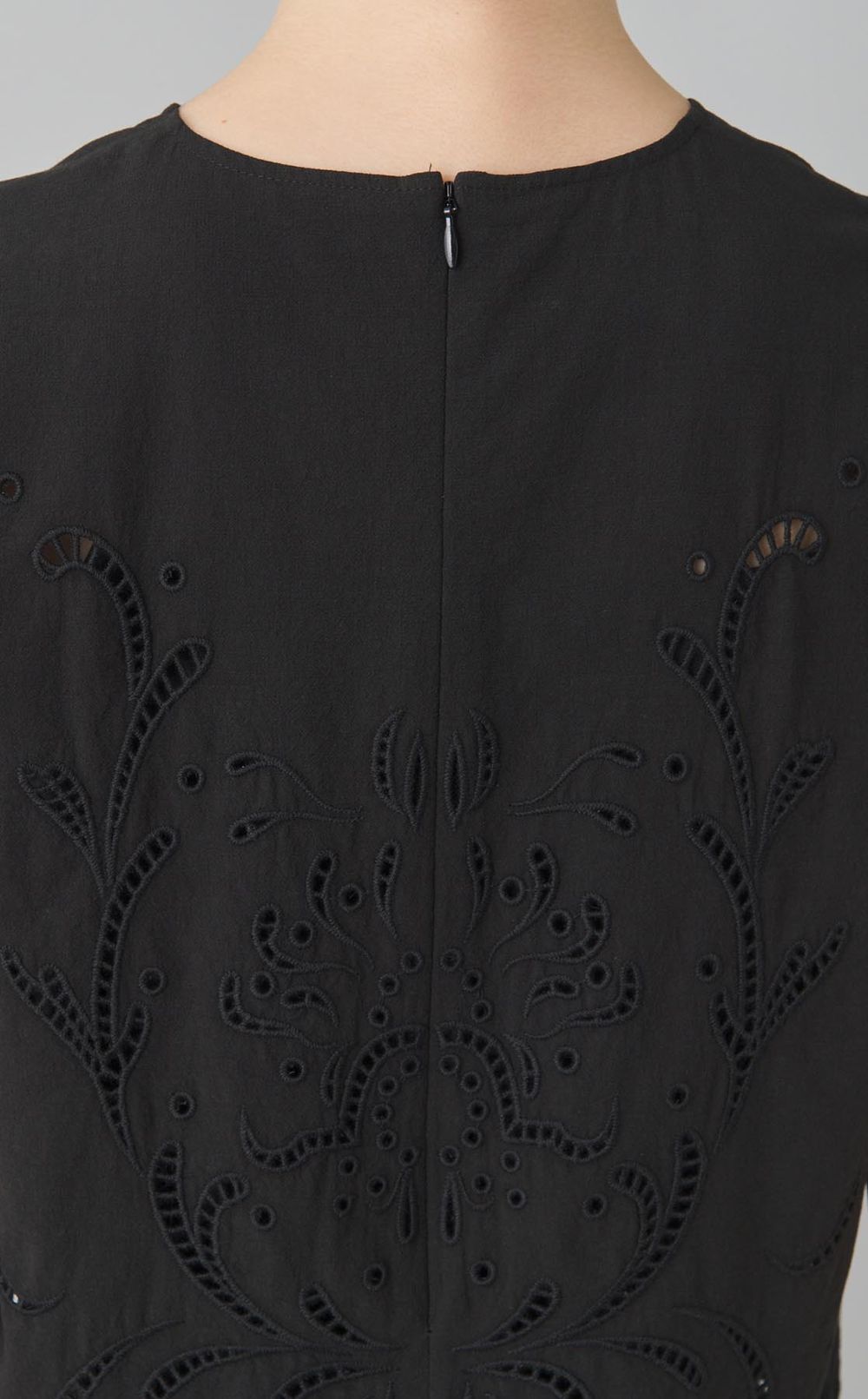 コットンエンブロイダリーブラウス