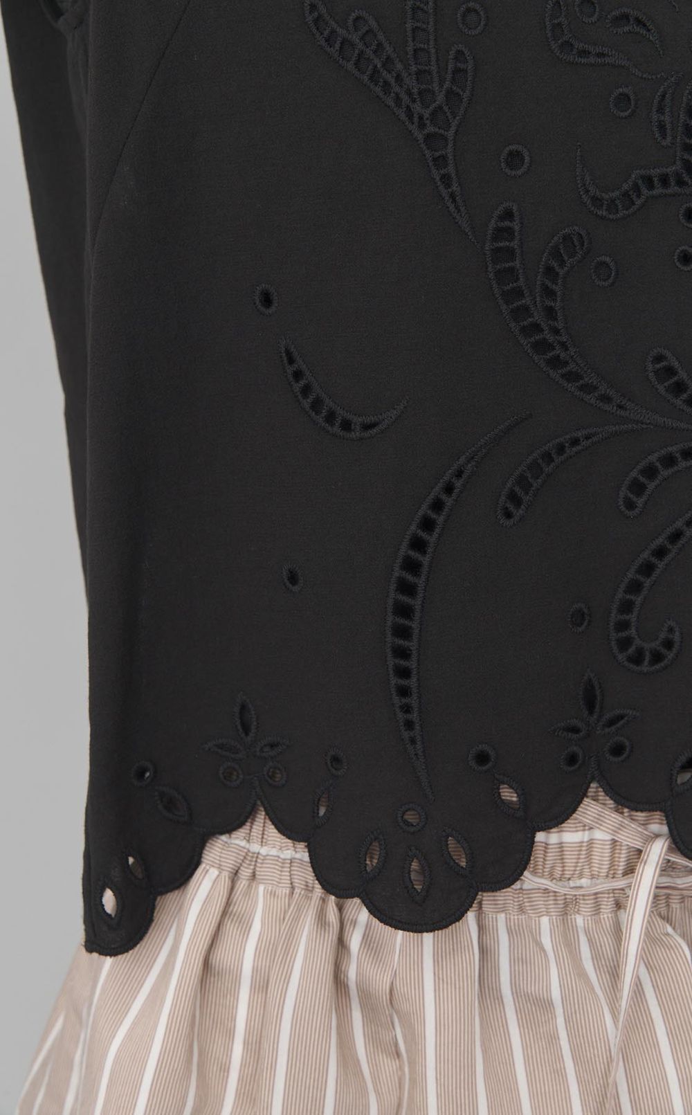 コットンエンブロイダリーブラウス