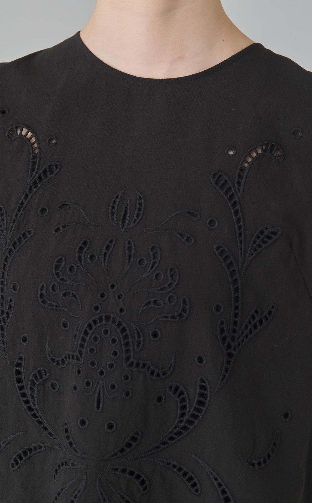 コットンエンブロイダリーブラウス