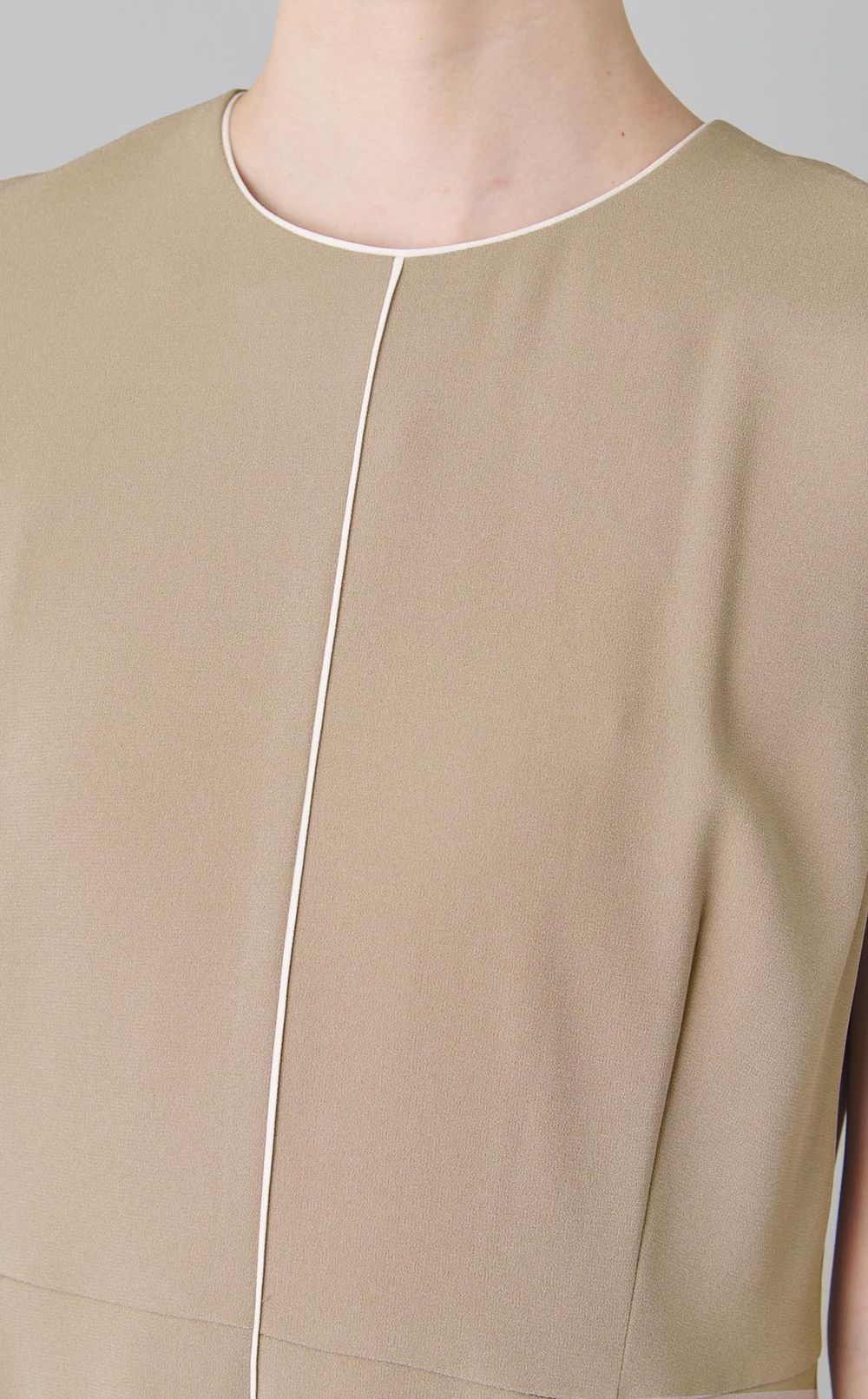 クルーネックノースリーブワンピース