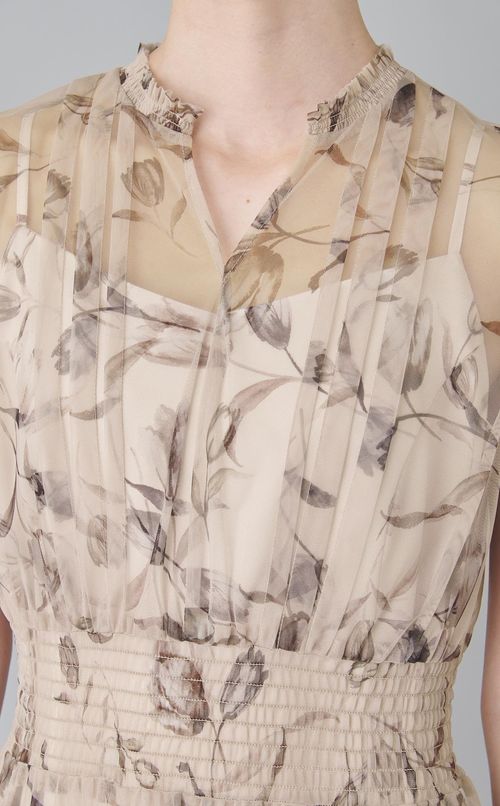 レイヤードフラワープリントワンピース