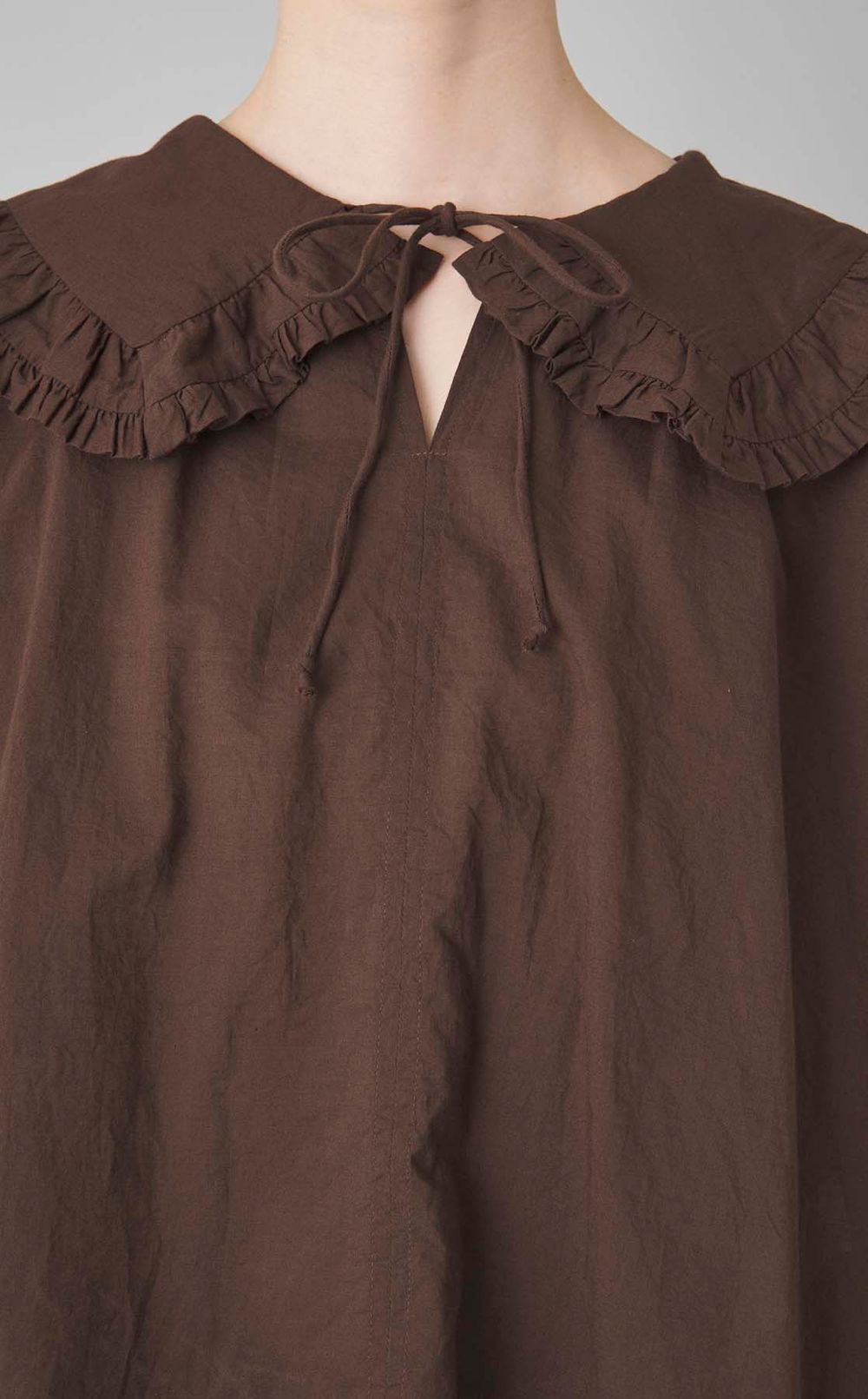 スカラップフリルカラーブラウス