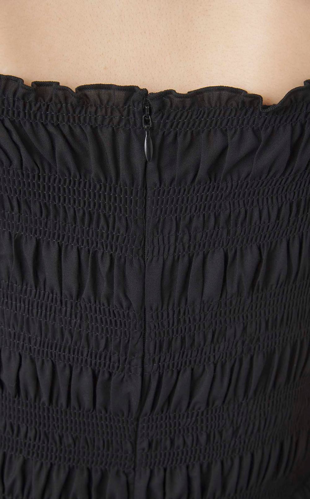 モノグラムエンブロイダリードレス