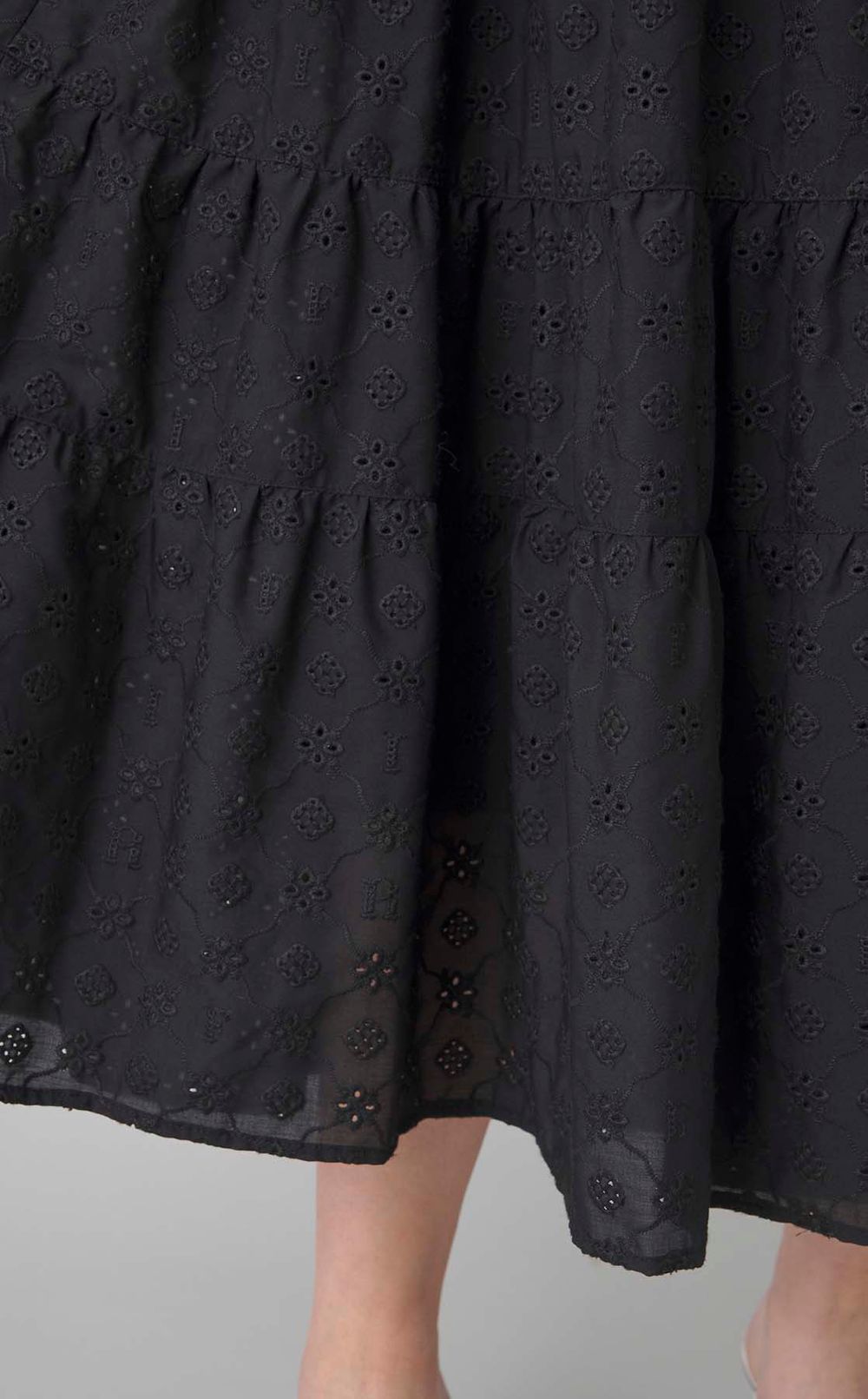 モノグラムエンブロイダリードレス