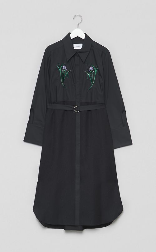 エンブロイダリーワンピース