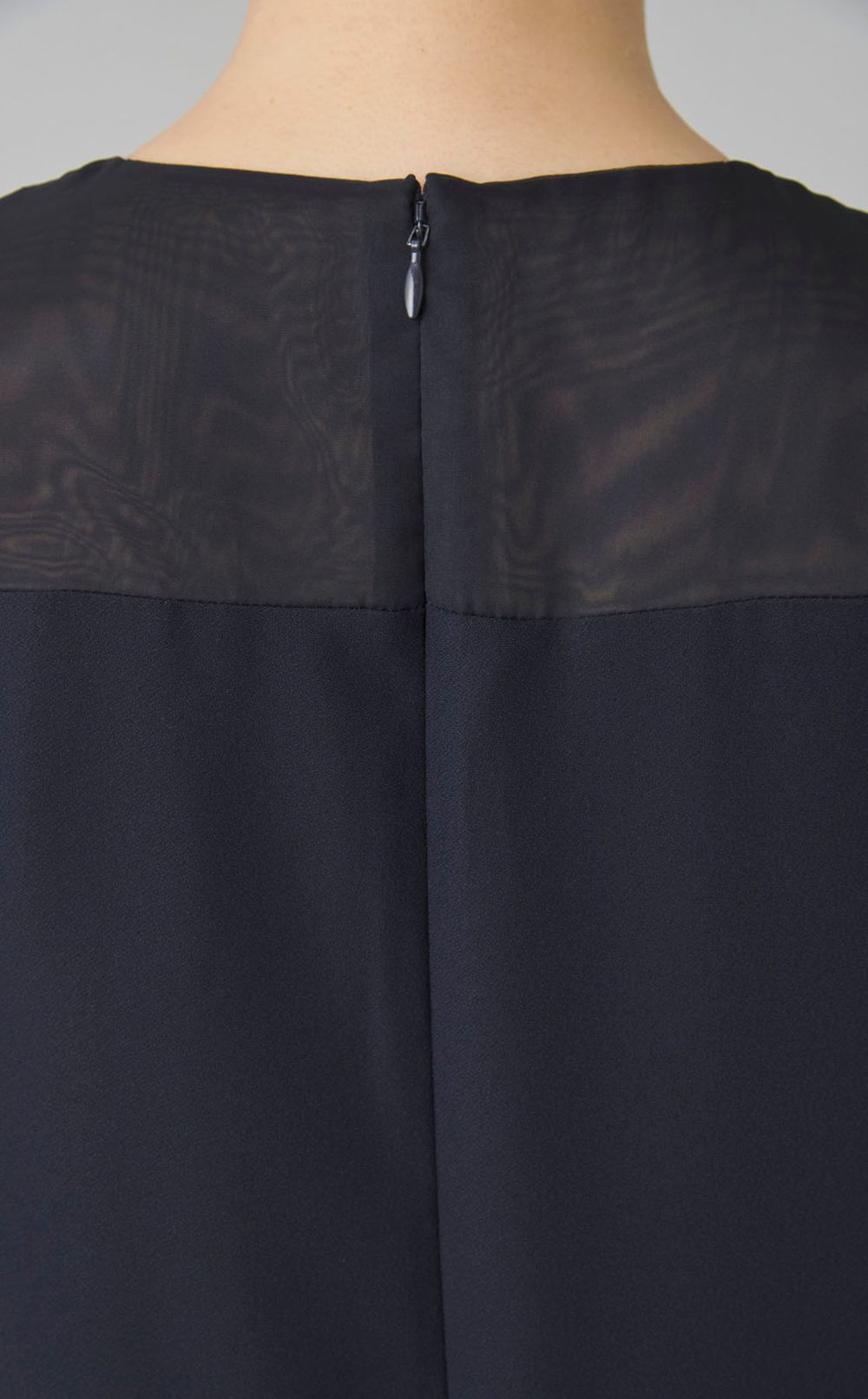 バックサテンノースリーブワンピース