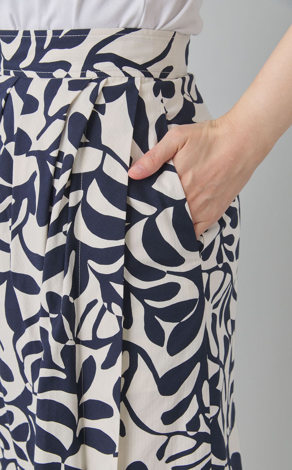 ボタニカルプリントスカート
