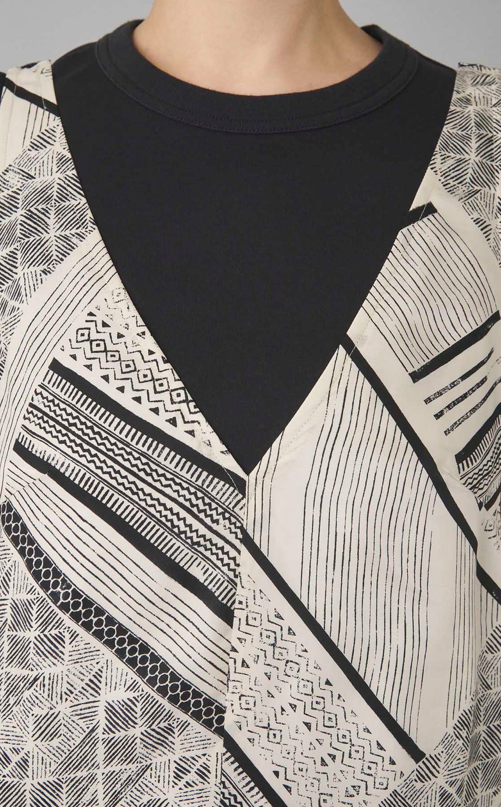 トライバル柄ジャンパースカート