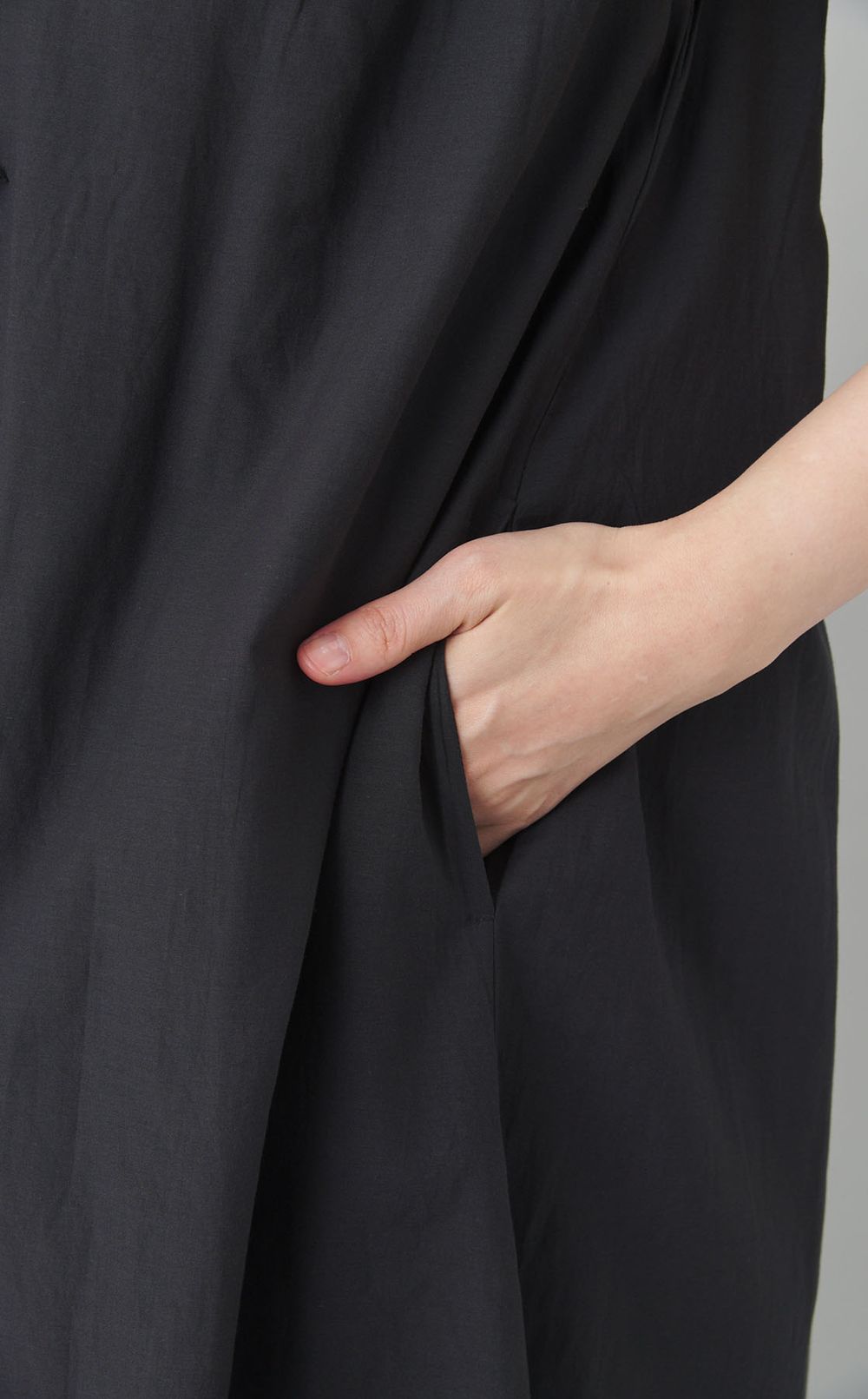 フリルカラーノースリーブワンピース