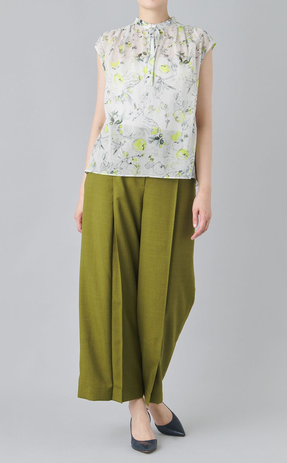 アップルフラワープリントブラウス