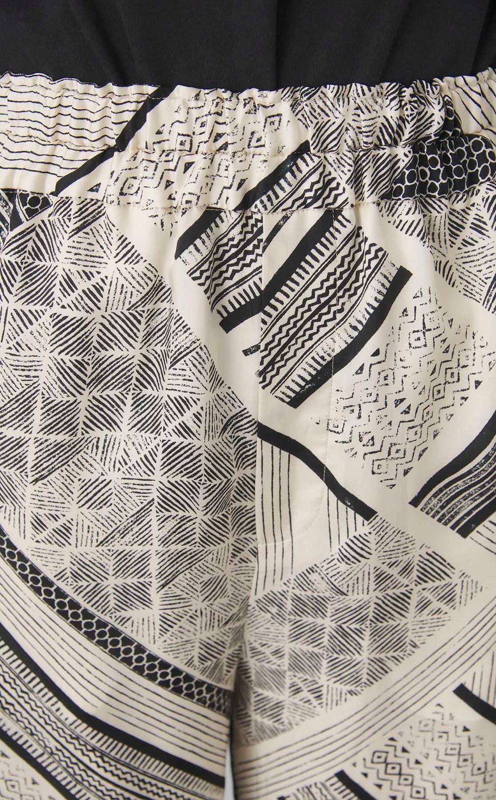 トライバル柄ストレートパンツ