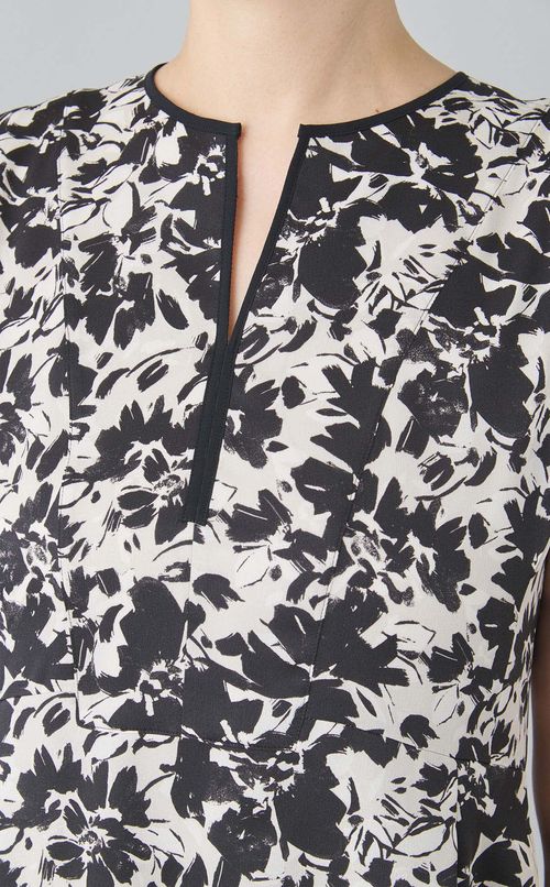 モノクロフラワープリントワンピース