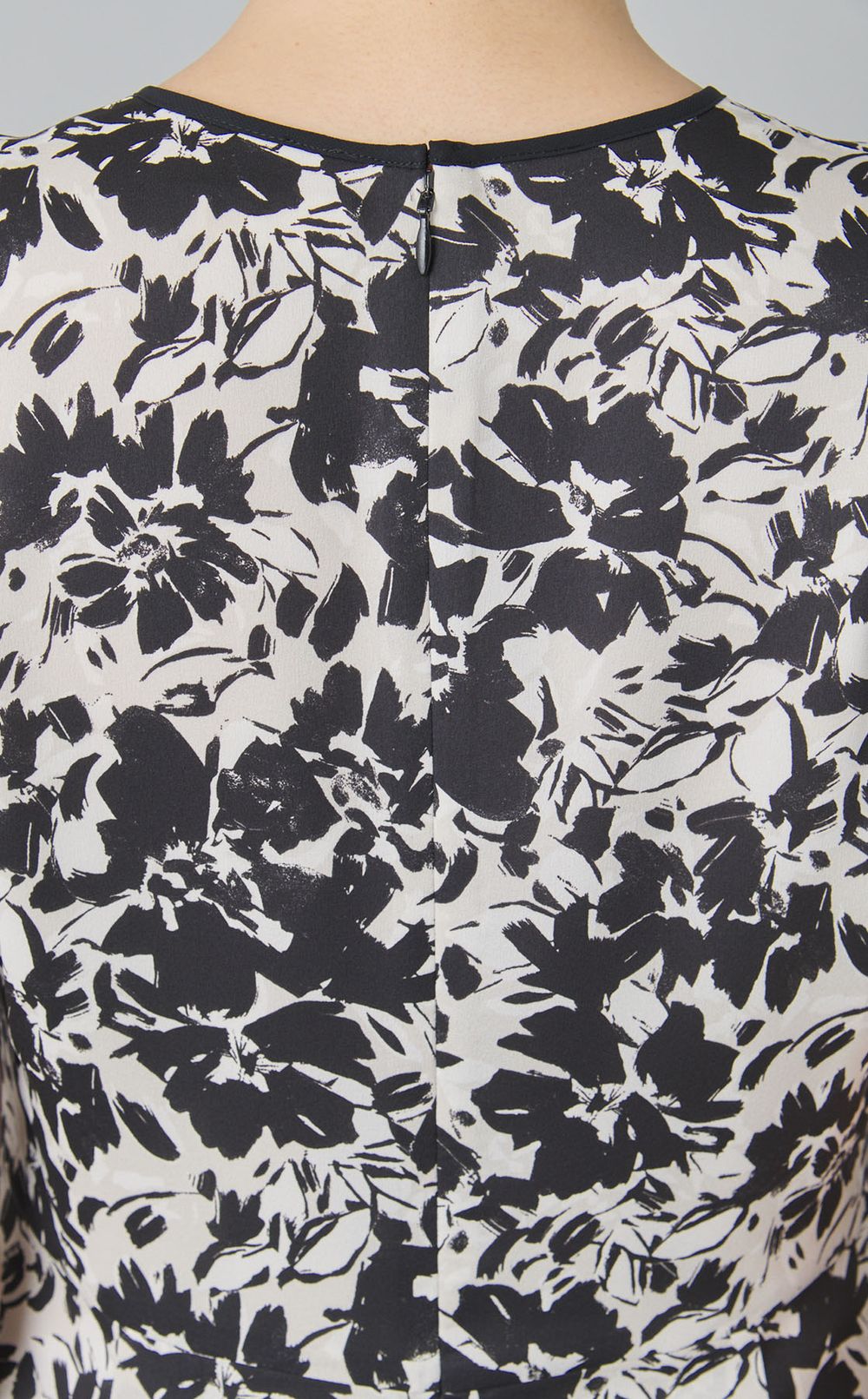 モノクロフラワープリントワンピース